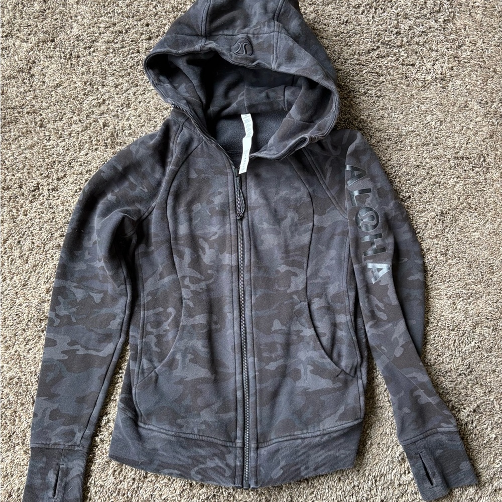 Limited edition Lululemon Hawaii ALOHA Camo Full-Zip Hooded scuba top , clothes
